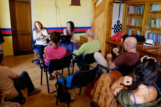 Izabela Jaroszewska presenting the photography workshop