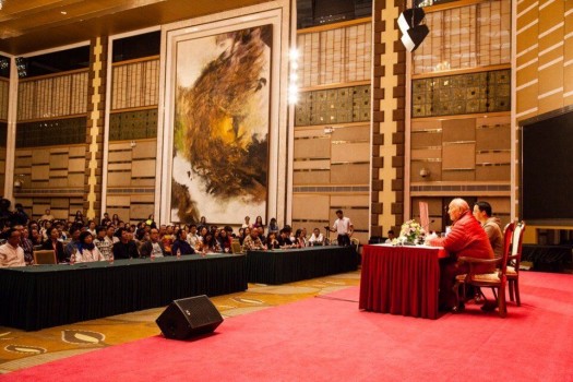 Rinpoche gives a public talk at Beijing University