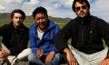 Viaggio tra i giovani nomadi tibetani