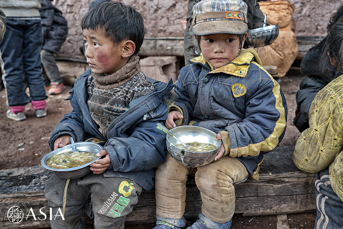 The Wakha school – they don’t like eating outside