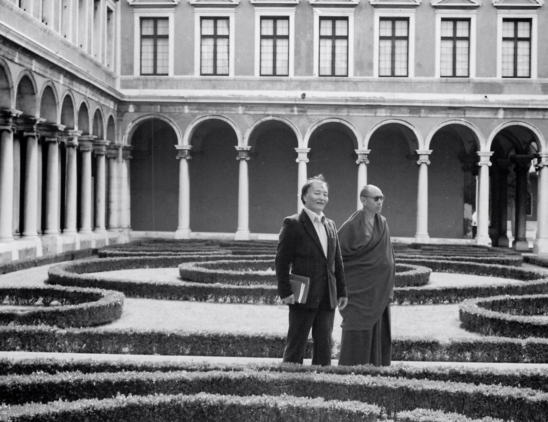 mirror issue 140 available