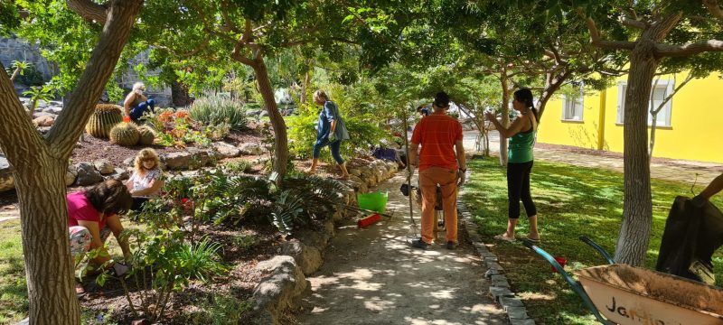 Many Hands Make Light Work at Dzamling Gardens