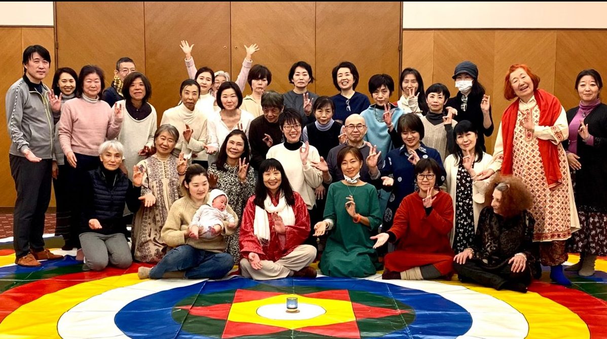 Corso aperto a tutti ad inizio anno della Danza del Vajra a Tokyo