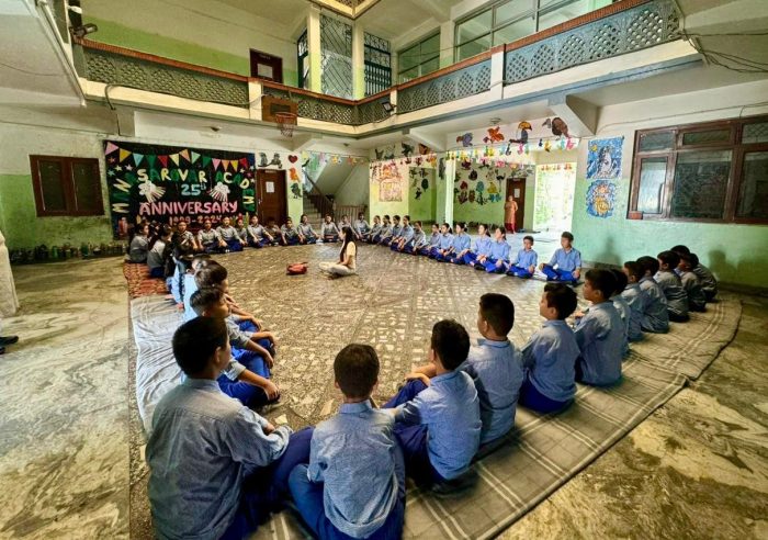 Kumar Kumari Yoga alla Scuola Manasarovar, Kathmandu