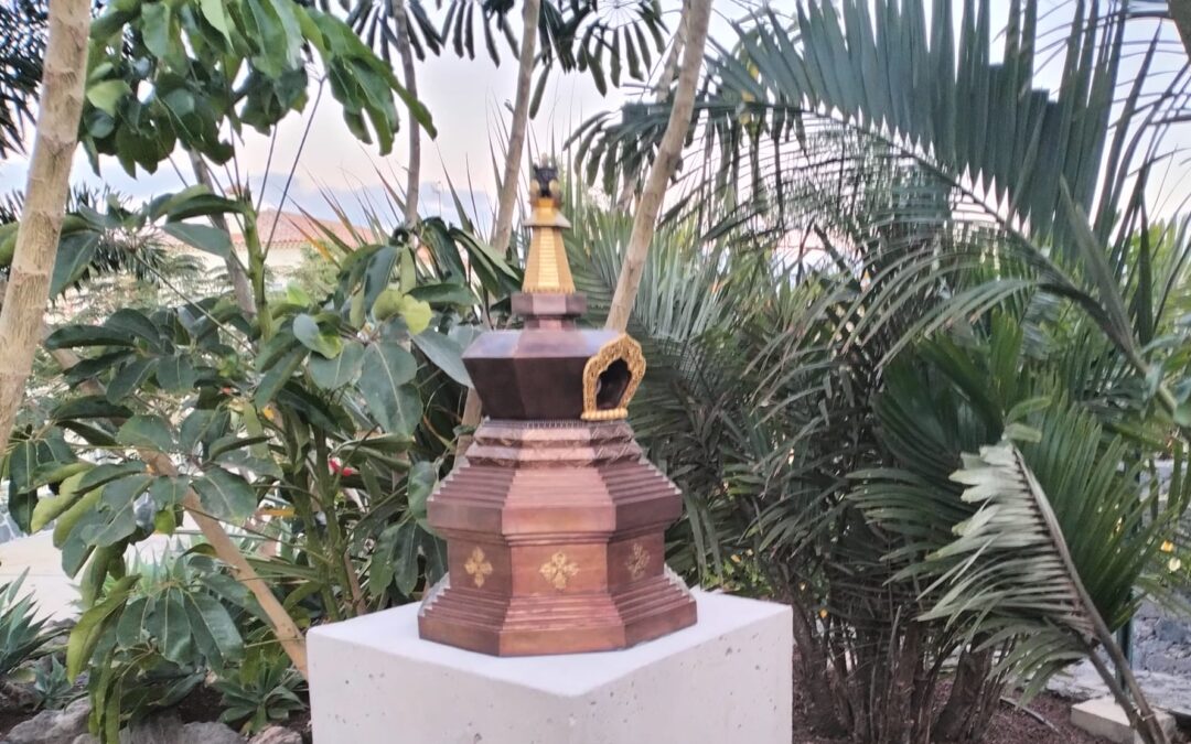 The Stupa with Eight Sides is Placed at Dzamling Gar