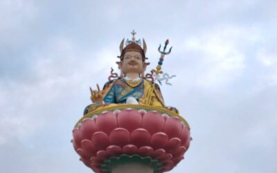 Un’offerta sincera: una statua del Guru Padmasambhava