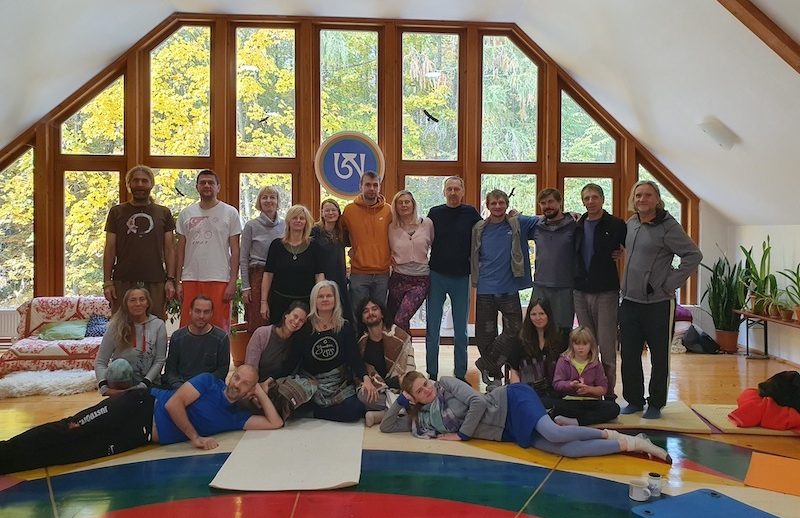 The Blooming Mandala of Yantra Yoga in the Czech Community