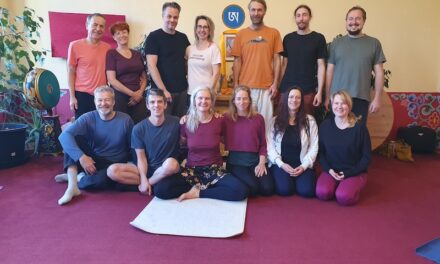 Quando la pratica diventa spazio: un anno di Yantra Yoga in Repubblica Ceca